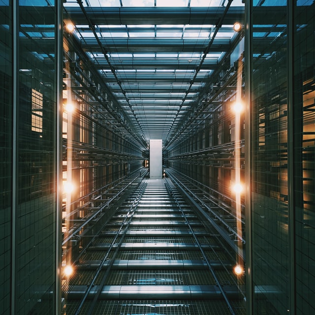 Server,VPS, Computer ian battaglia @ unsplash